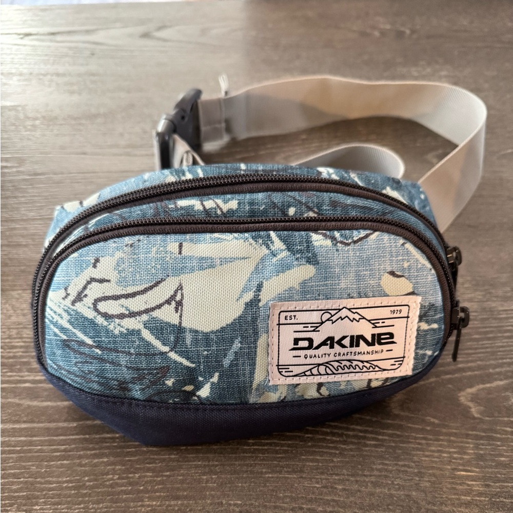 Dakine Blue and Grey Waist Bag Hip Pack in "Washed Palm"